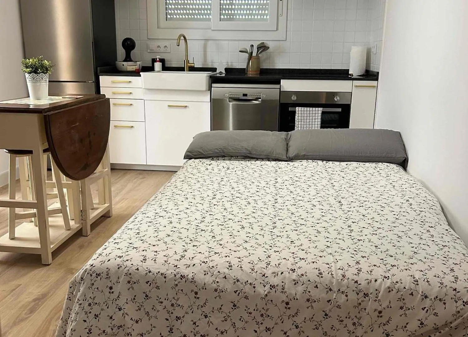 Apartamento Con Wifi, Patio Y Garaje Privado Alcala de Guadaira 0*,  Spain