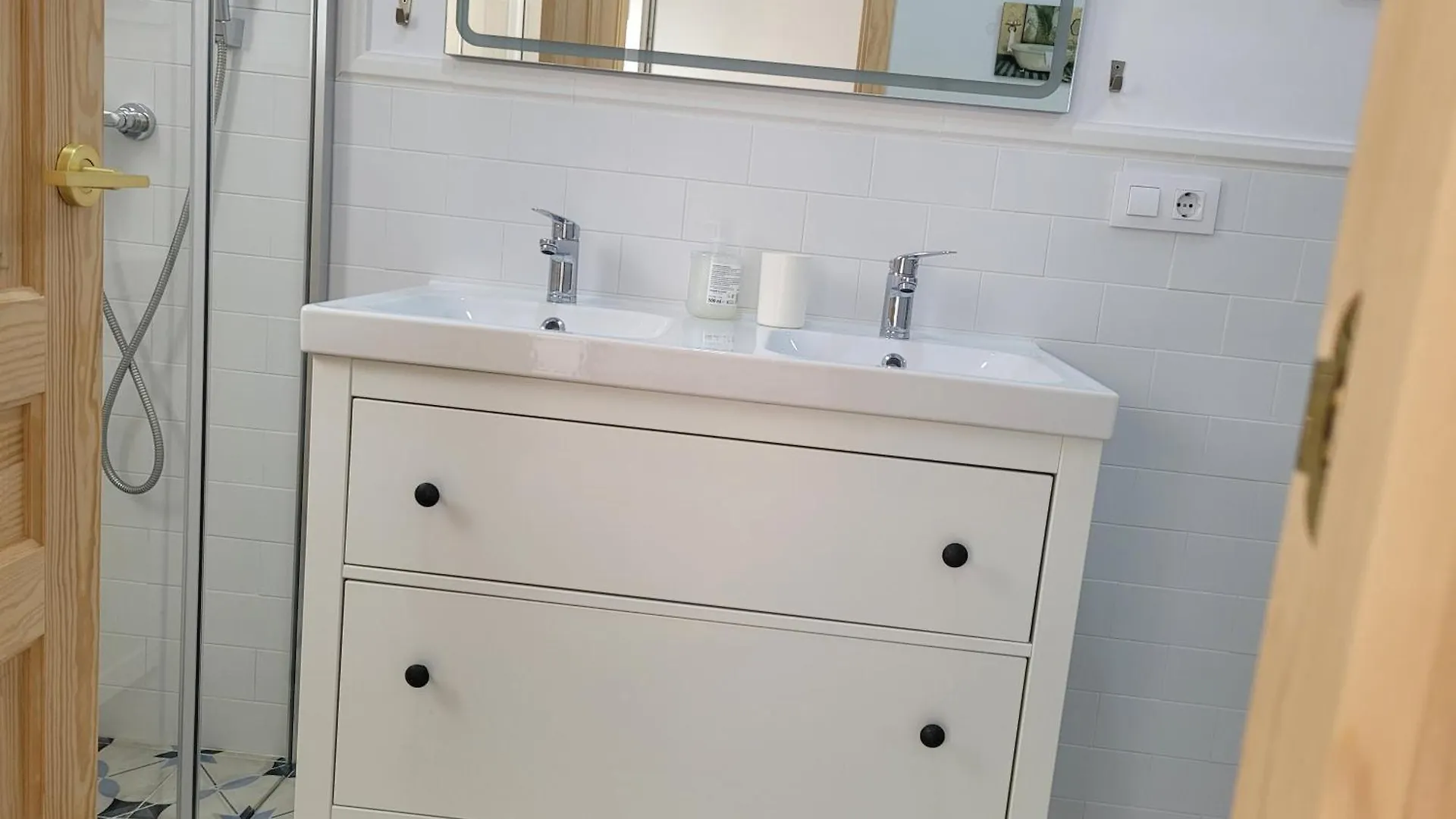 Apartamento Con Wifi, Patio Y Garaje Privado Alcalá de Guadaira 0*,