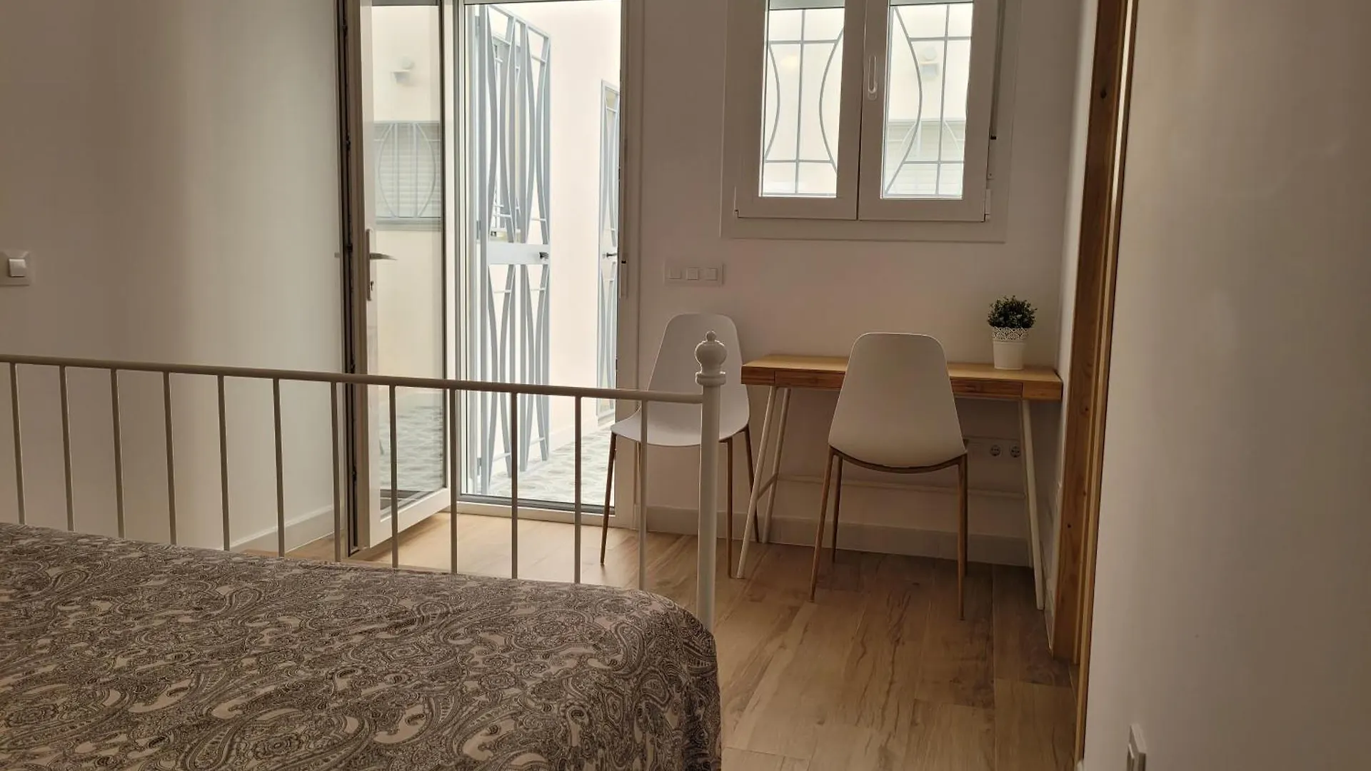 Apartamento Con Wifi, Patio Y Garaje Privado Alcala de Guadaira 0*,  Spain