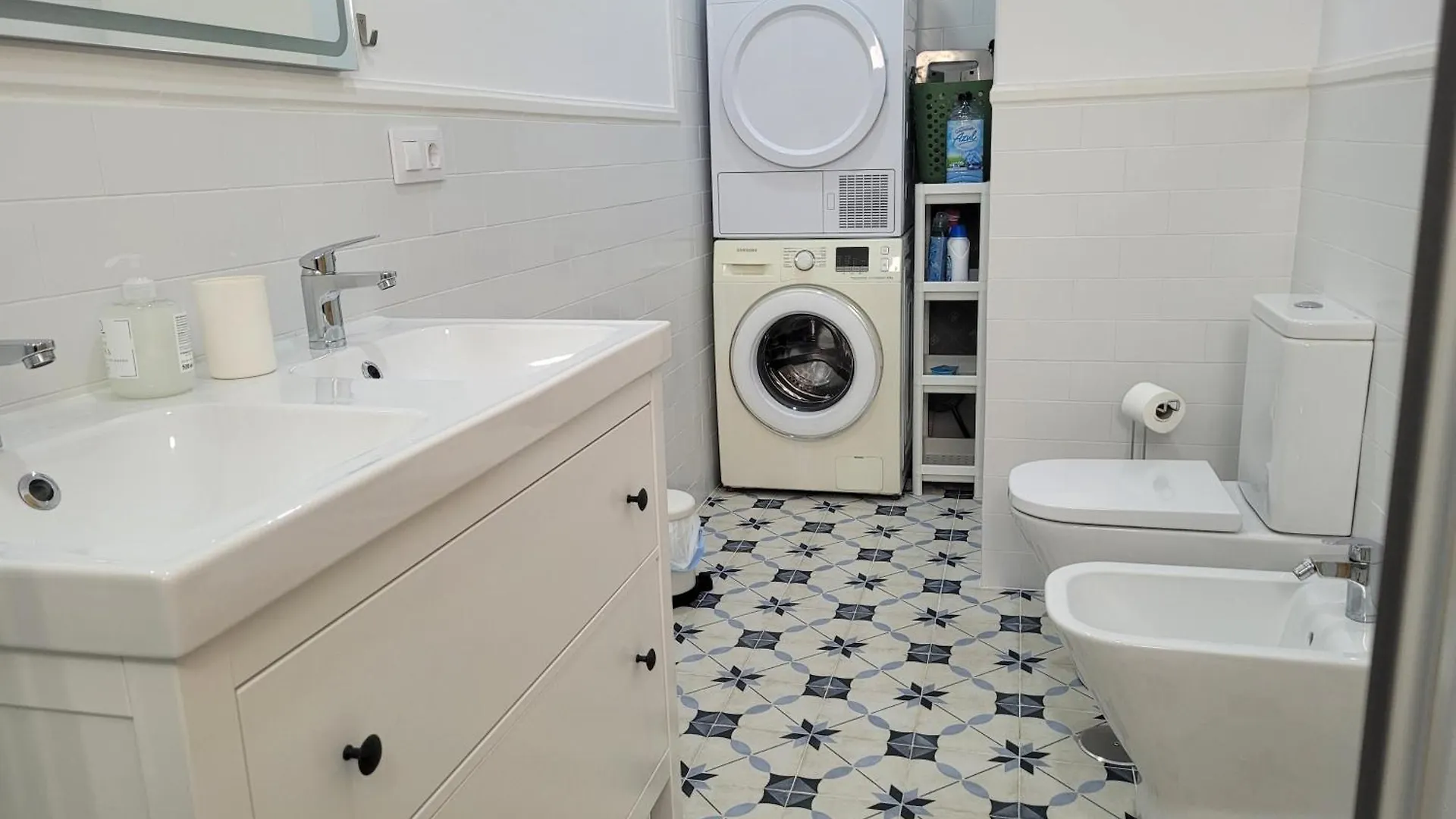 Apartamento Con Wifi, Patio Y Garaje Privado Alcala de Guadaira 0*,  Spain